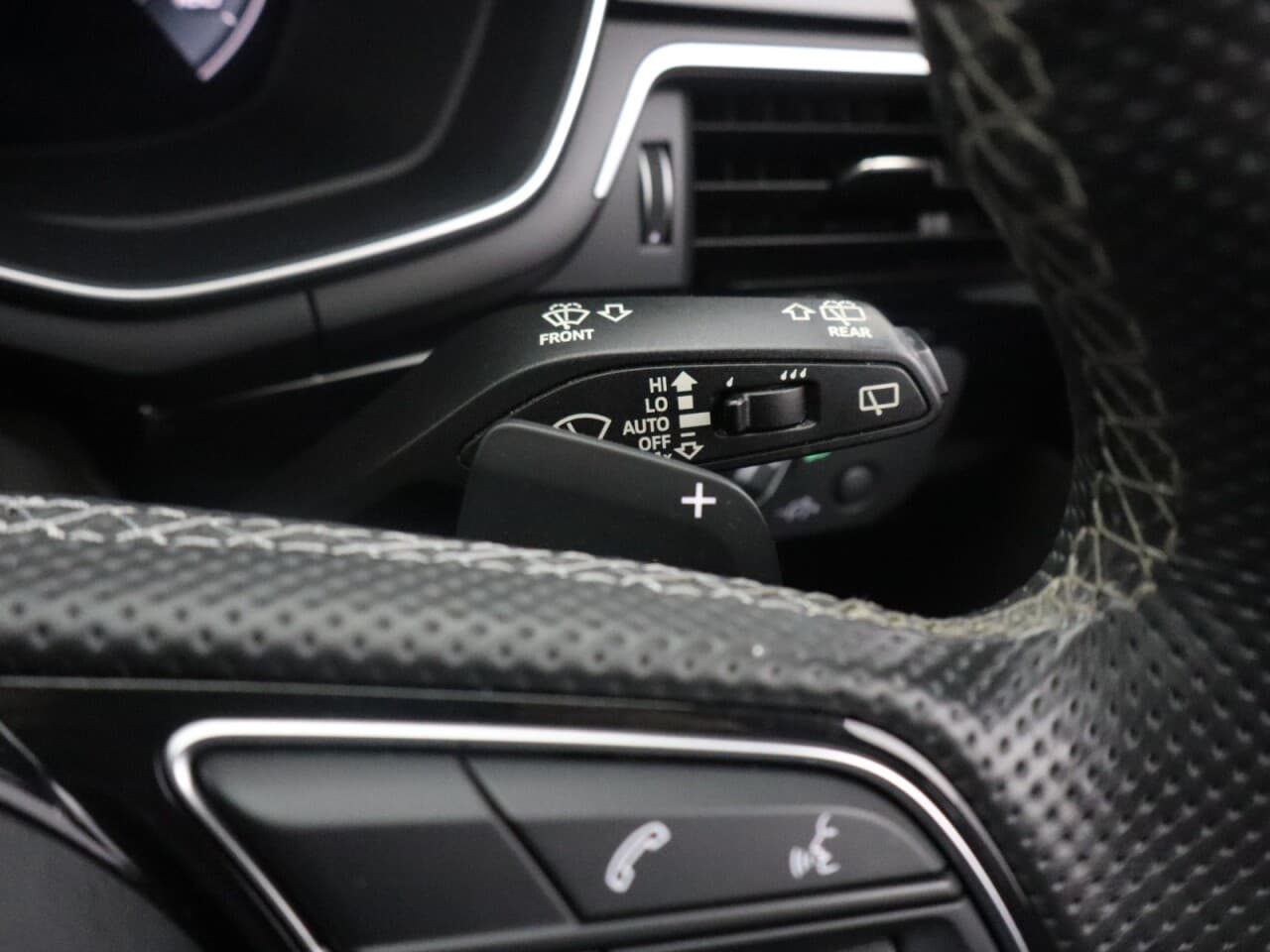 Audi A4 Avant 2.0 TFSI 35 Black Edition — image 37