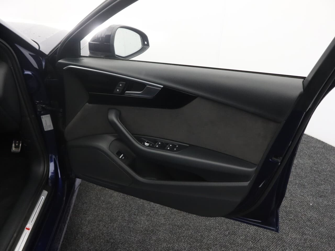 Audi A4 Avant 2.0 TFSI 35 Black Edition — image 44