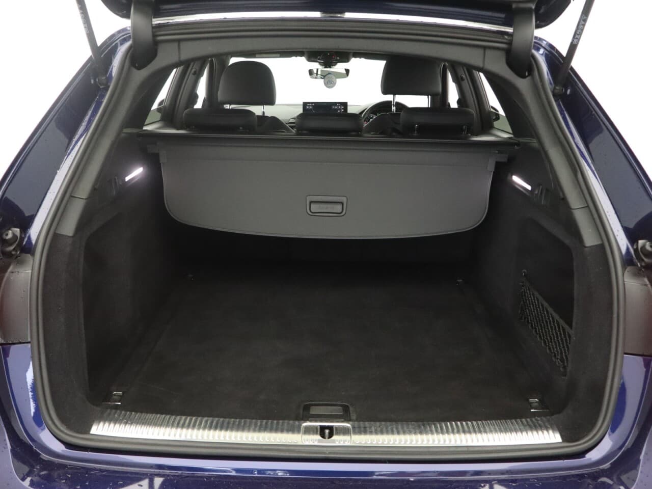 Audi A4 Avant 2.0 TFSI 35 Black Edition — image 42