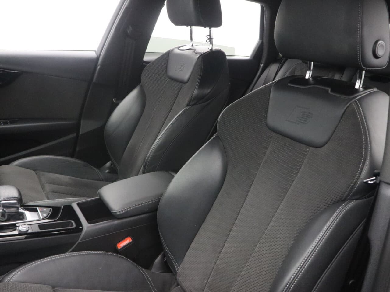 Audi A4 Avant 2.0 TFSI 35 Black Edition — image 39