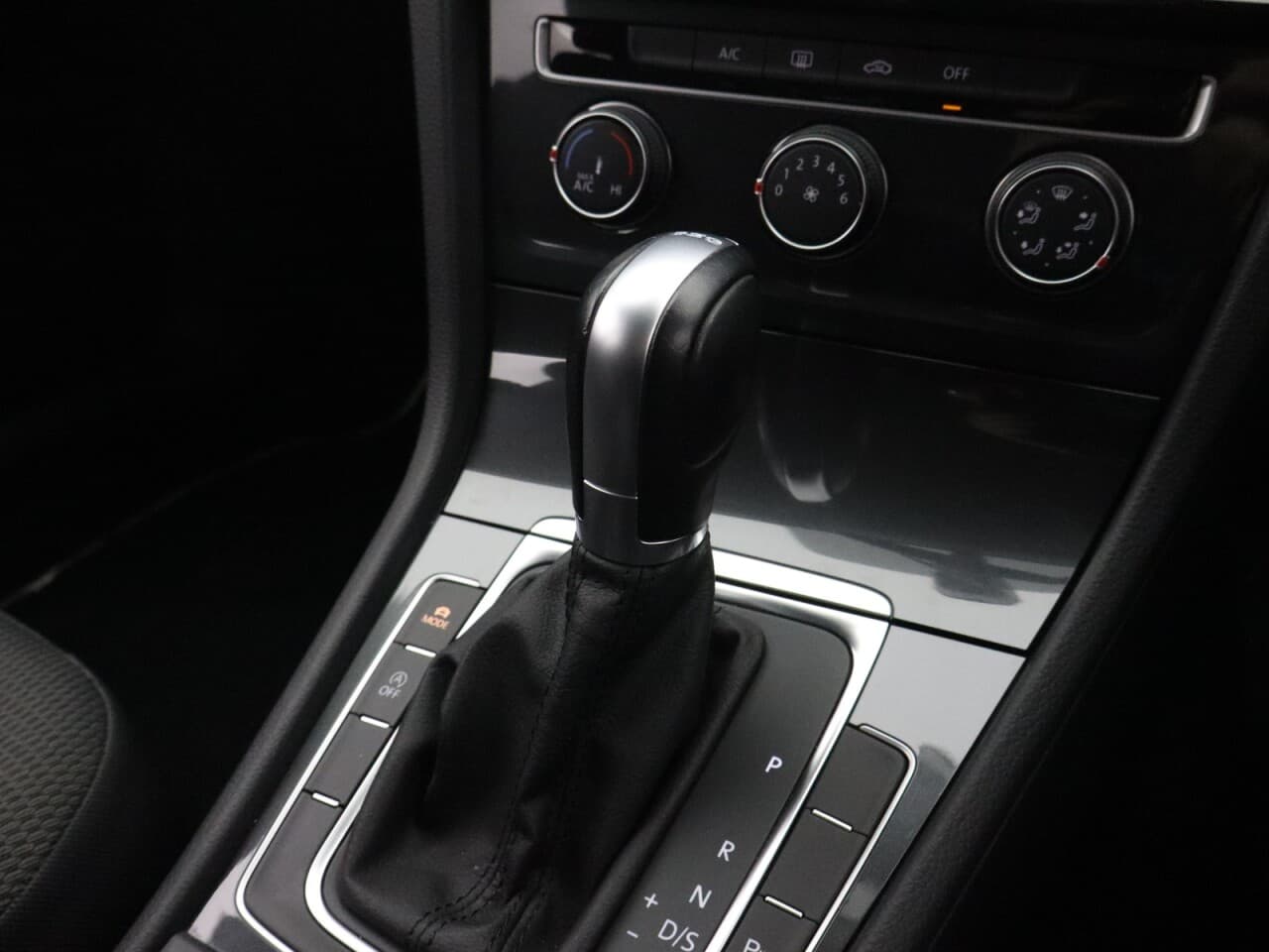 Volkswagen Golf 1.5 TSI EVO SE Nav — image 23