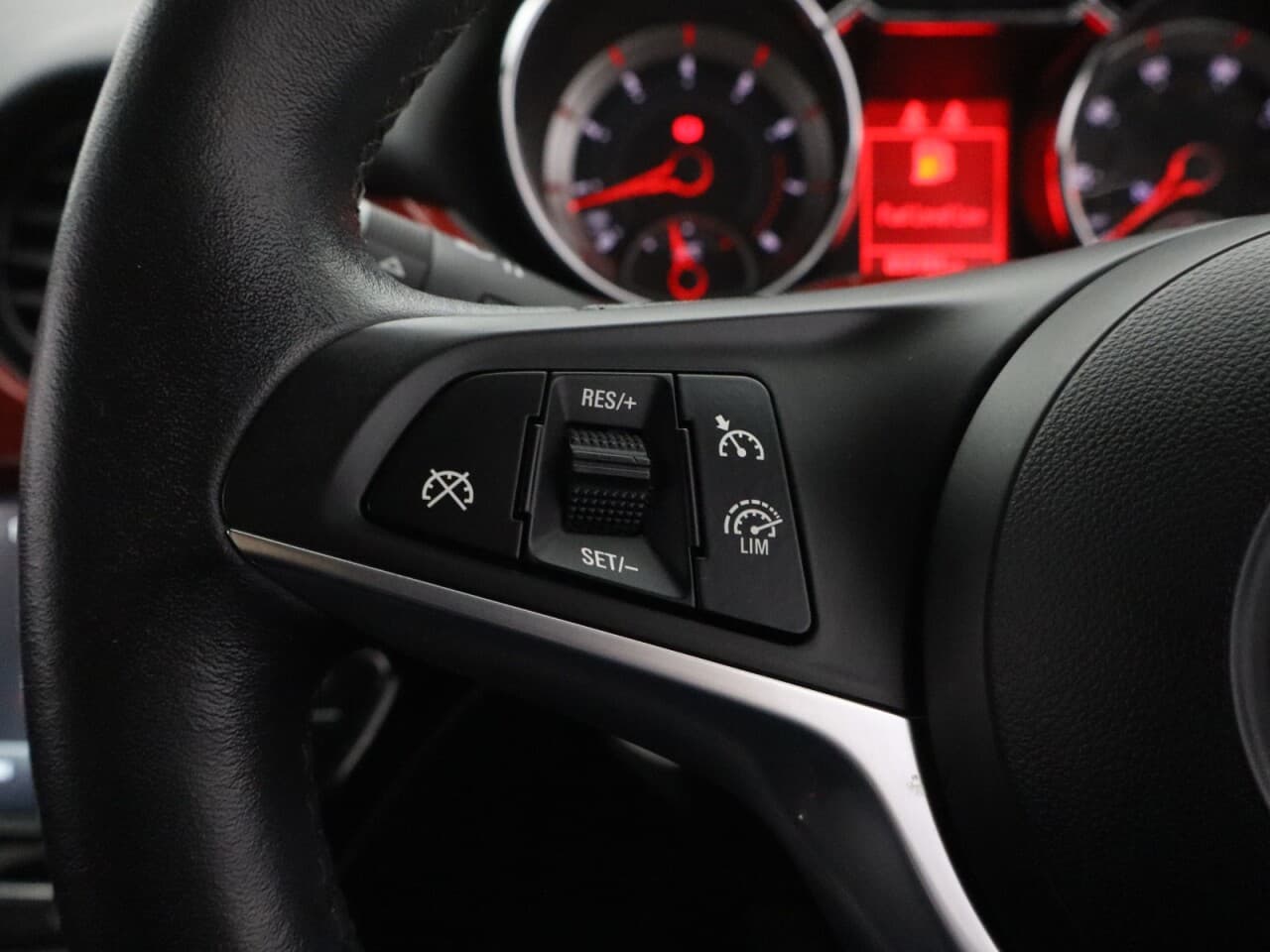 Vauxhall Adam 1.2i Griffin — image 17