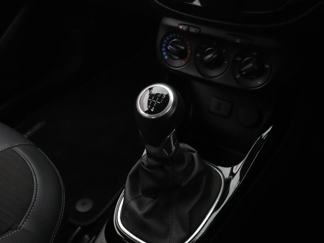 Vauxhall Adam 1.2i Griffin — image 23