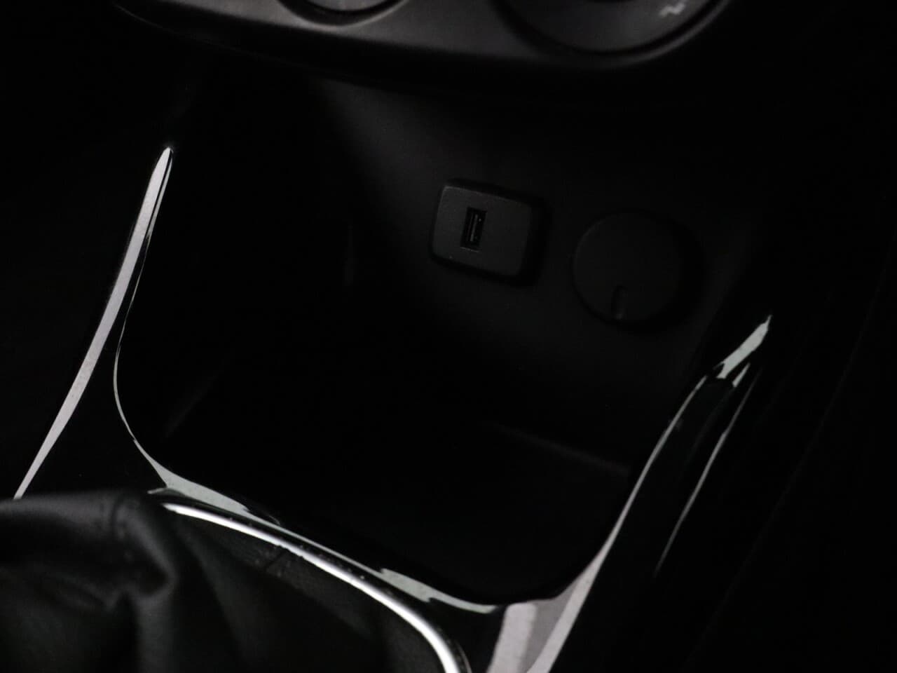 Vauxhall Adam 1.2i Griffin — image 26