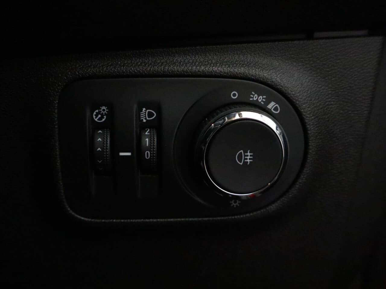Vauxhall Adam 1.2i Griffin — image 37