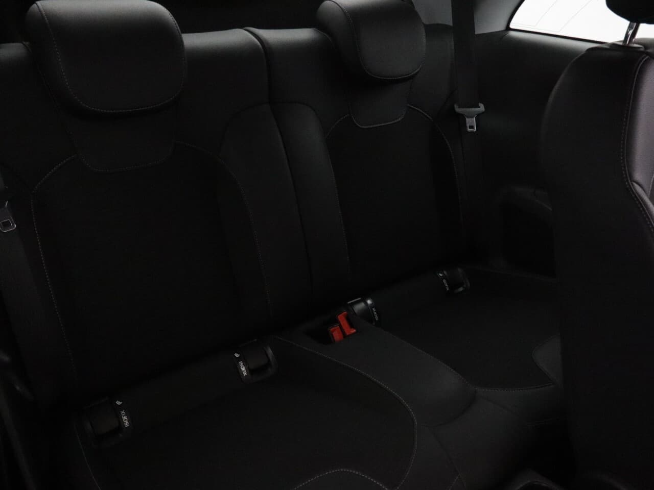 Vauxhall Adam 1.2i Griffin — image 40