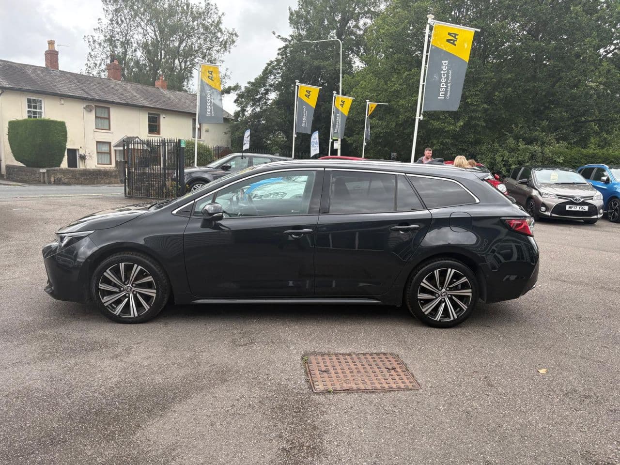 Toyota Corolla 1.8 VVT-h Design Touring Sports — image 5