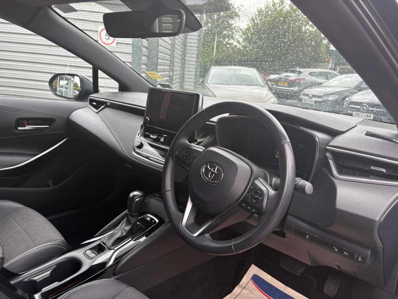Toyota Corolla 1.8 VVT-h Design Touring Sports — image 14