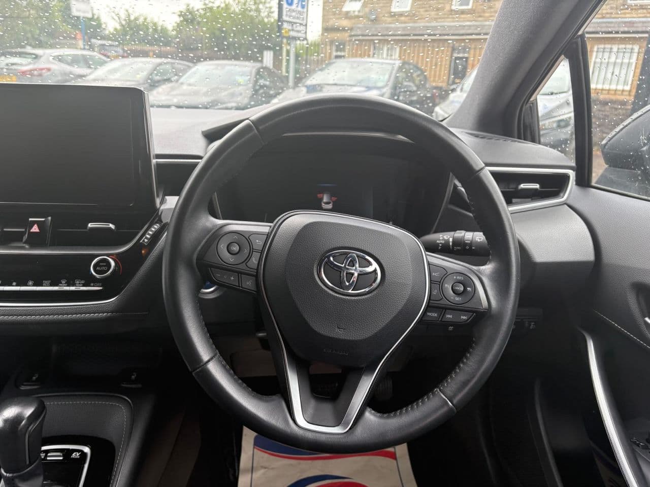 Toyota Corolla 1.8 VVT-h Design Touring Sports — image 17