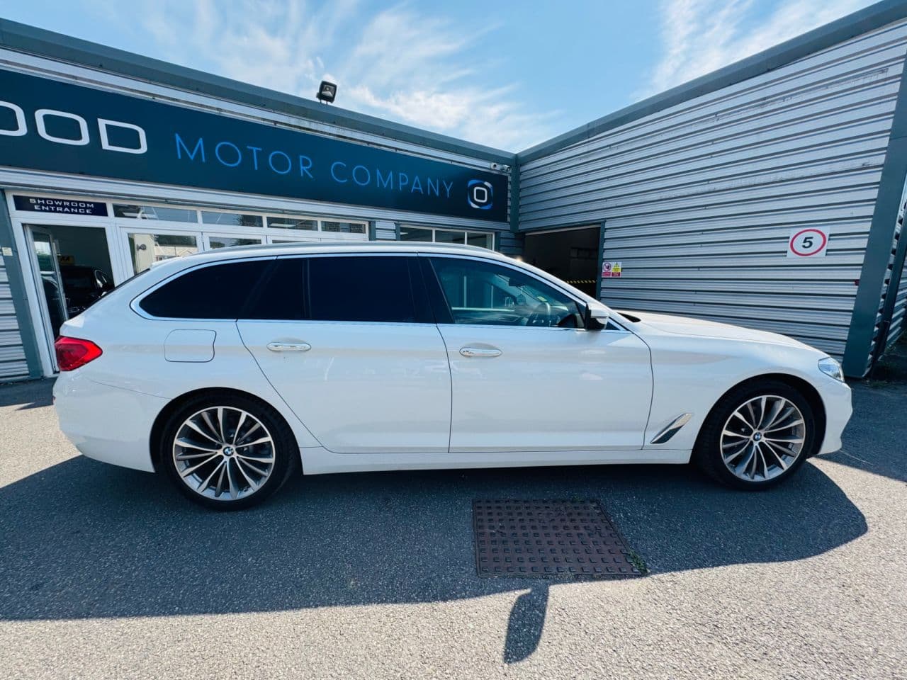 BMW 5 Series 2.0 520d SE Touring — image 2