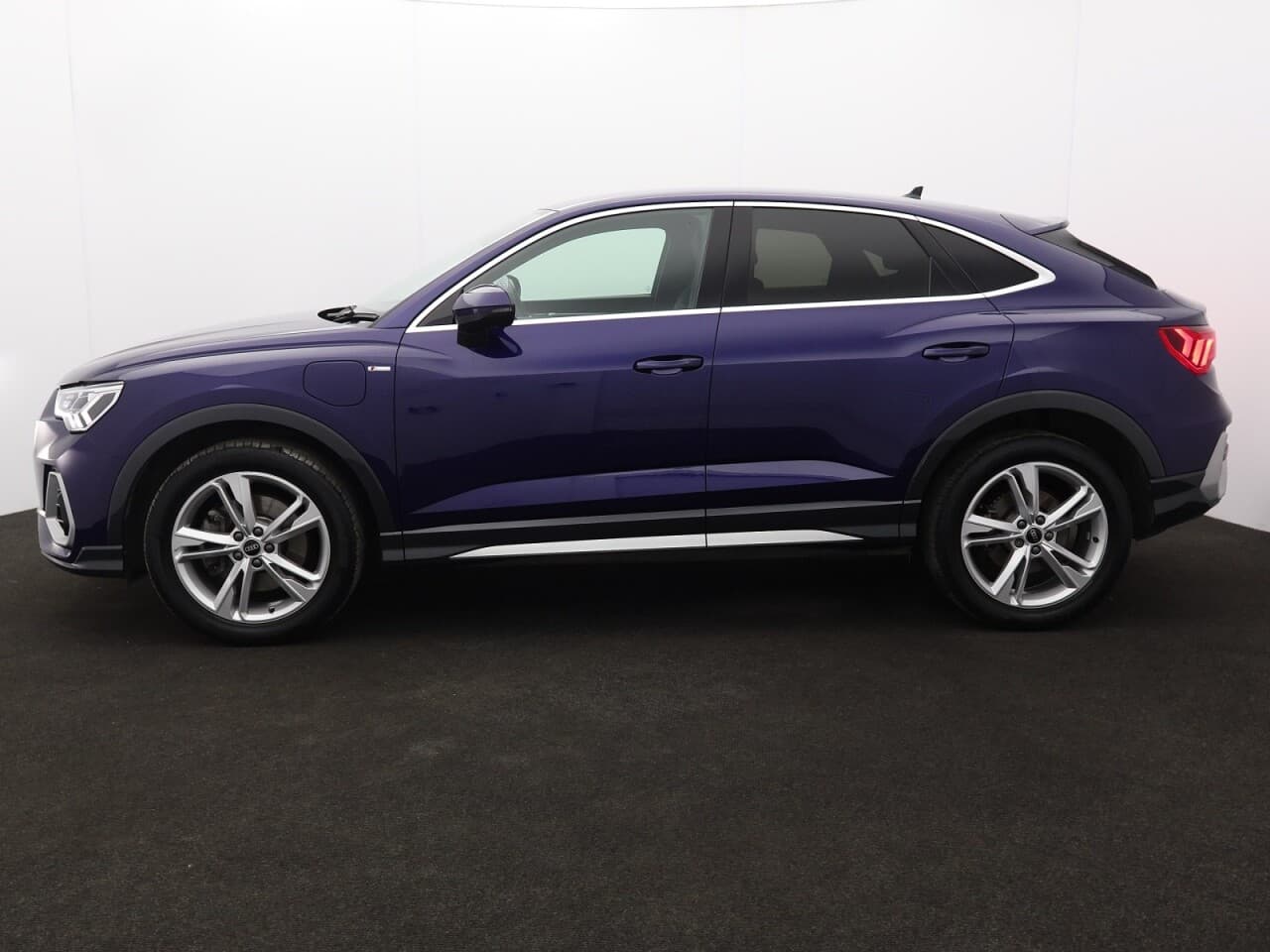 Audi Q3 1.4 TFSIe 45 S line Sportback — image 6