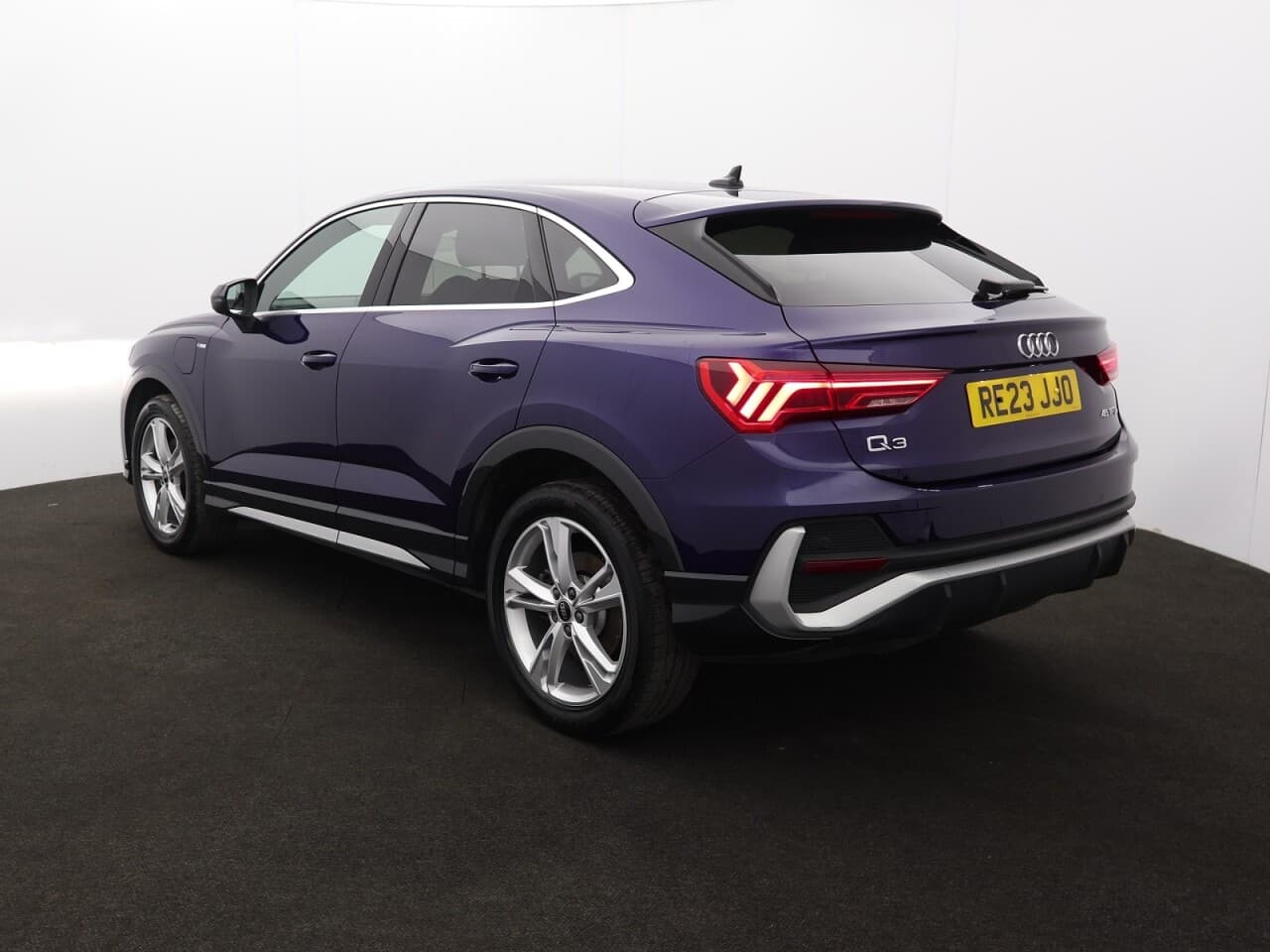 Audi Q3 1.4 TFSIe 45 S line Sportback — image 8