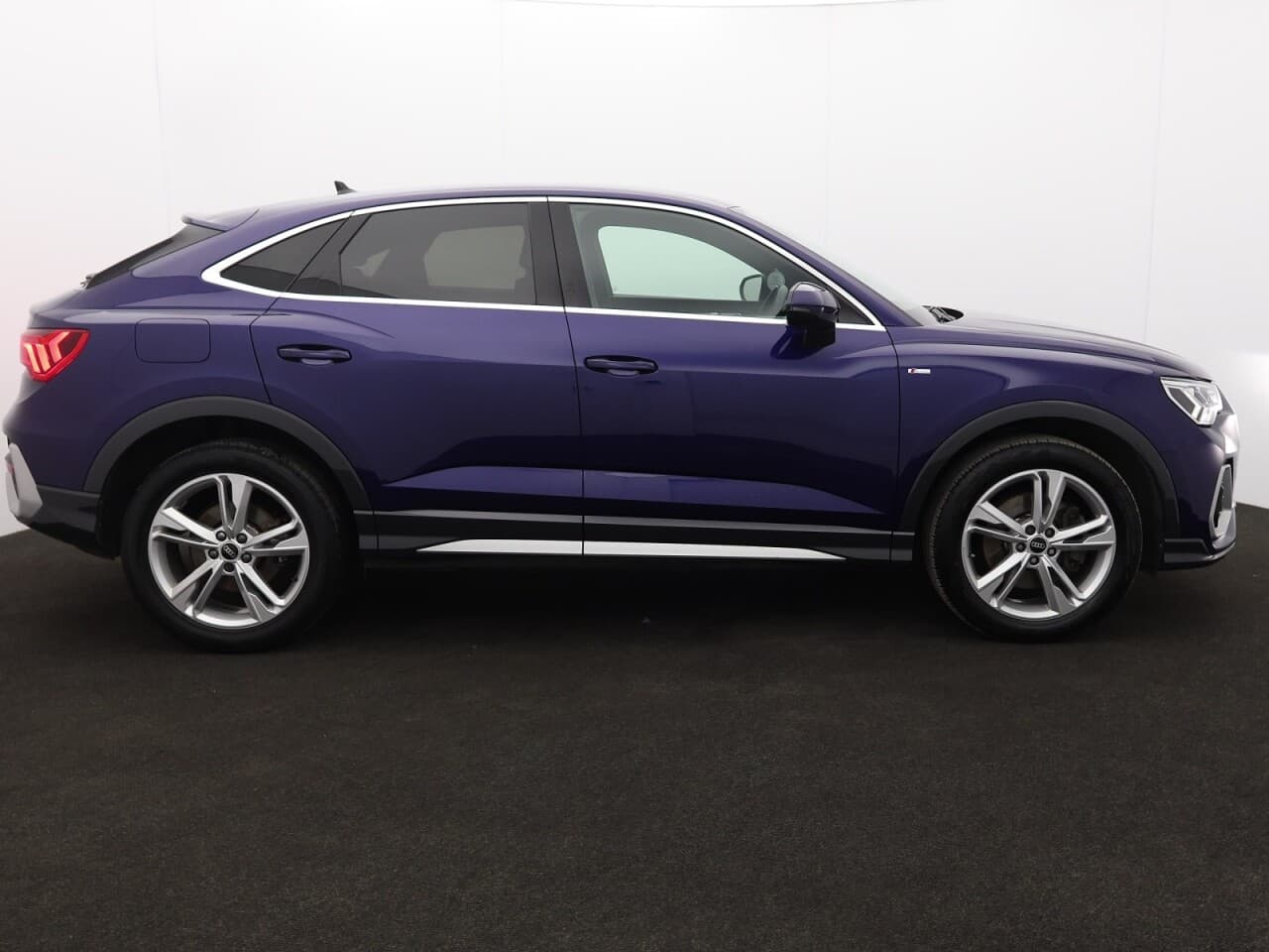 Audi Q3 1.4 TFSIe 45 S line Sportback — image 11