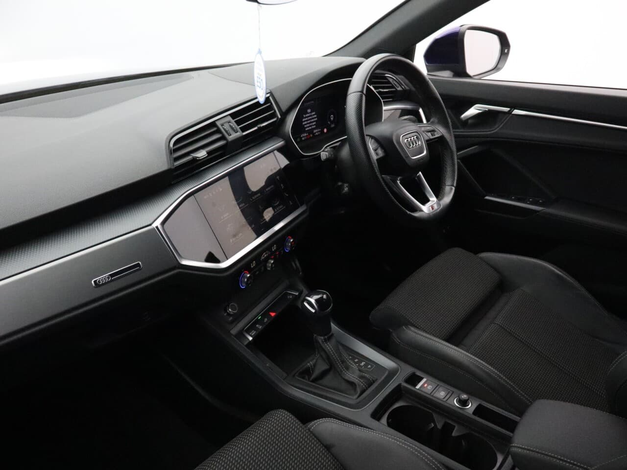Audi Q3 1.4 TFSIe 45 S line Sportback — image 41