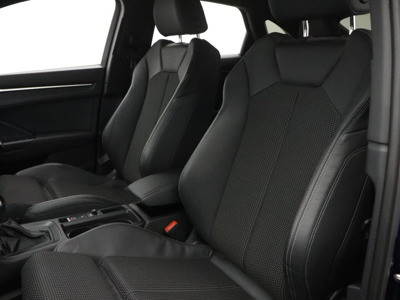Audi Q3 1.4 TFSIe 45 S line Sportback — image 43