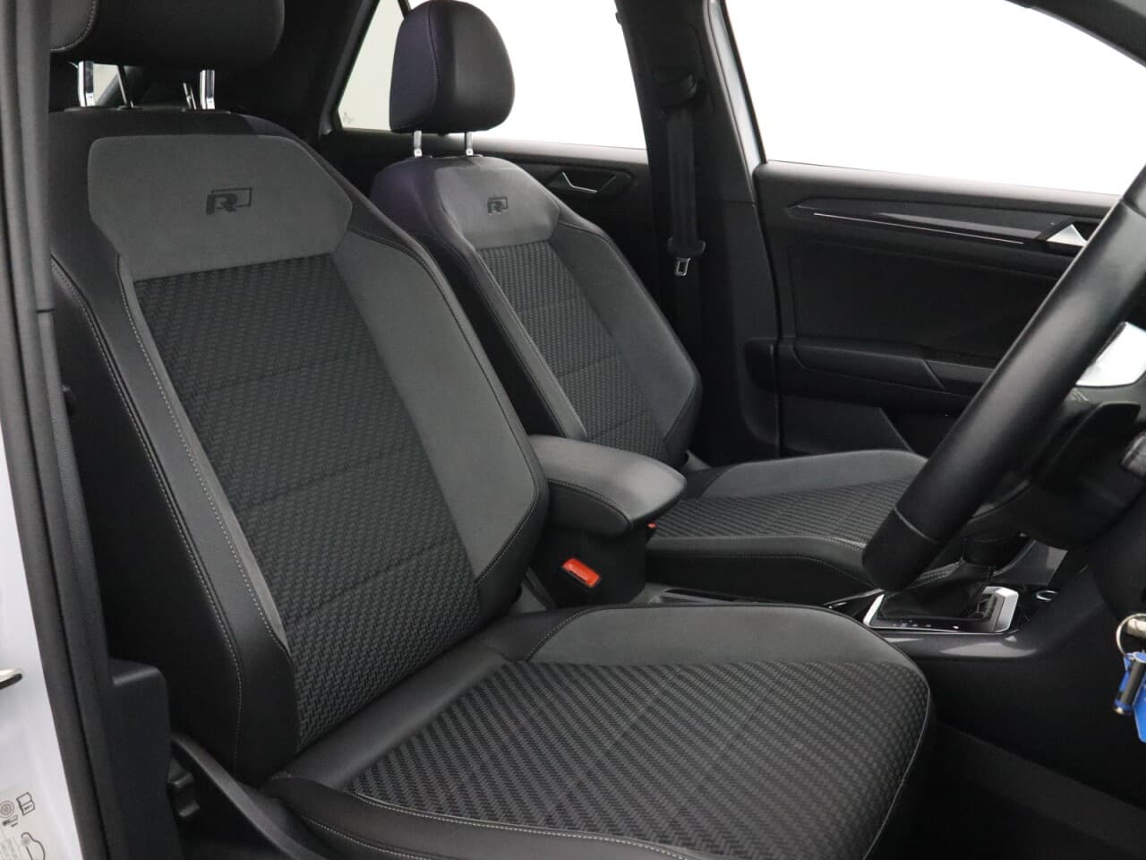 Volkswagen T-Roc 1.5 TSI GPF EVO R-Line — image 15