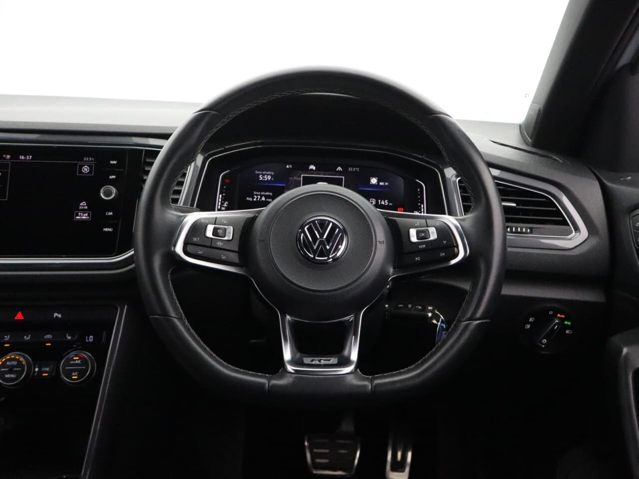 Volkswagen T-Roc 1.5 TSI GPF EVO R-Line — image 16