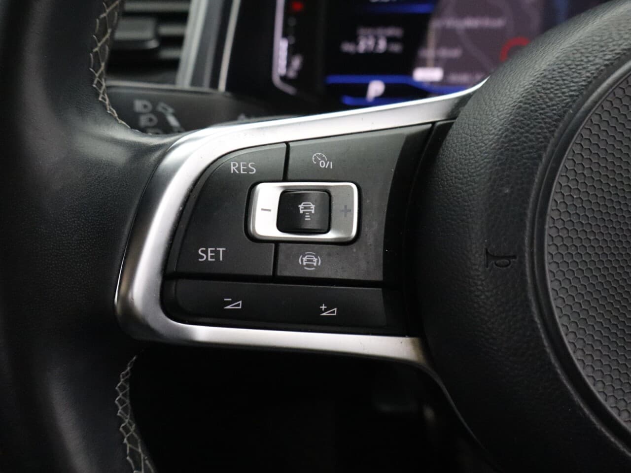 Volkswagen T-Roc 1.5 TSI GPF EVO R-Line — image 17