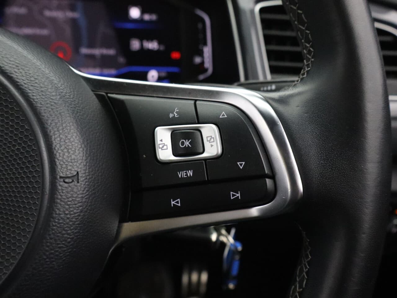 Volkswagen T-Roc 1.5 TSI GPF EVO R-Line — image 18