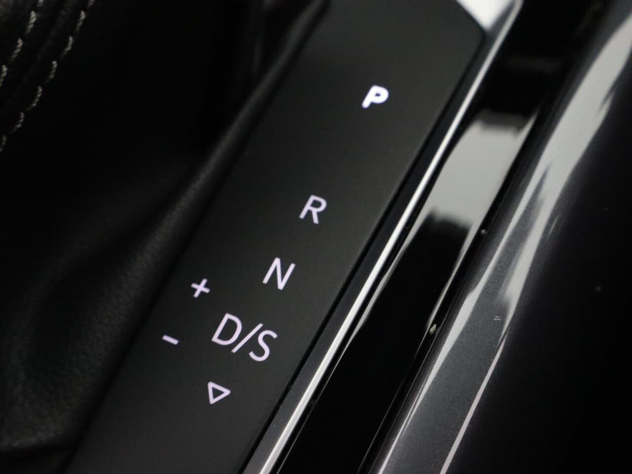 Volkswagen T-Roc 1.5 TSI GPF EVO R-Line — image 28