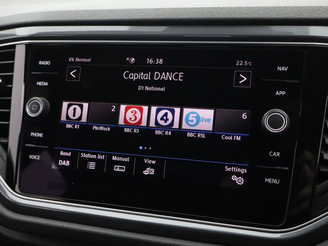 Volkswagen T-Roc 1.5 TSI GPF EVO R-Line — image 35