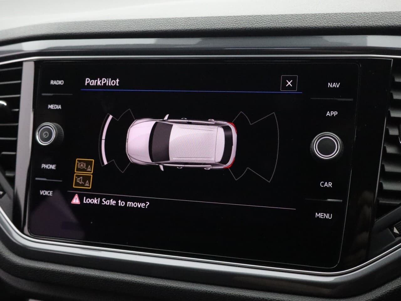 Volkswagen T-Roc 1.5 TSI GPF EVO R-Line — image 36