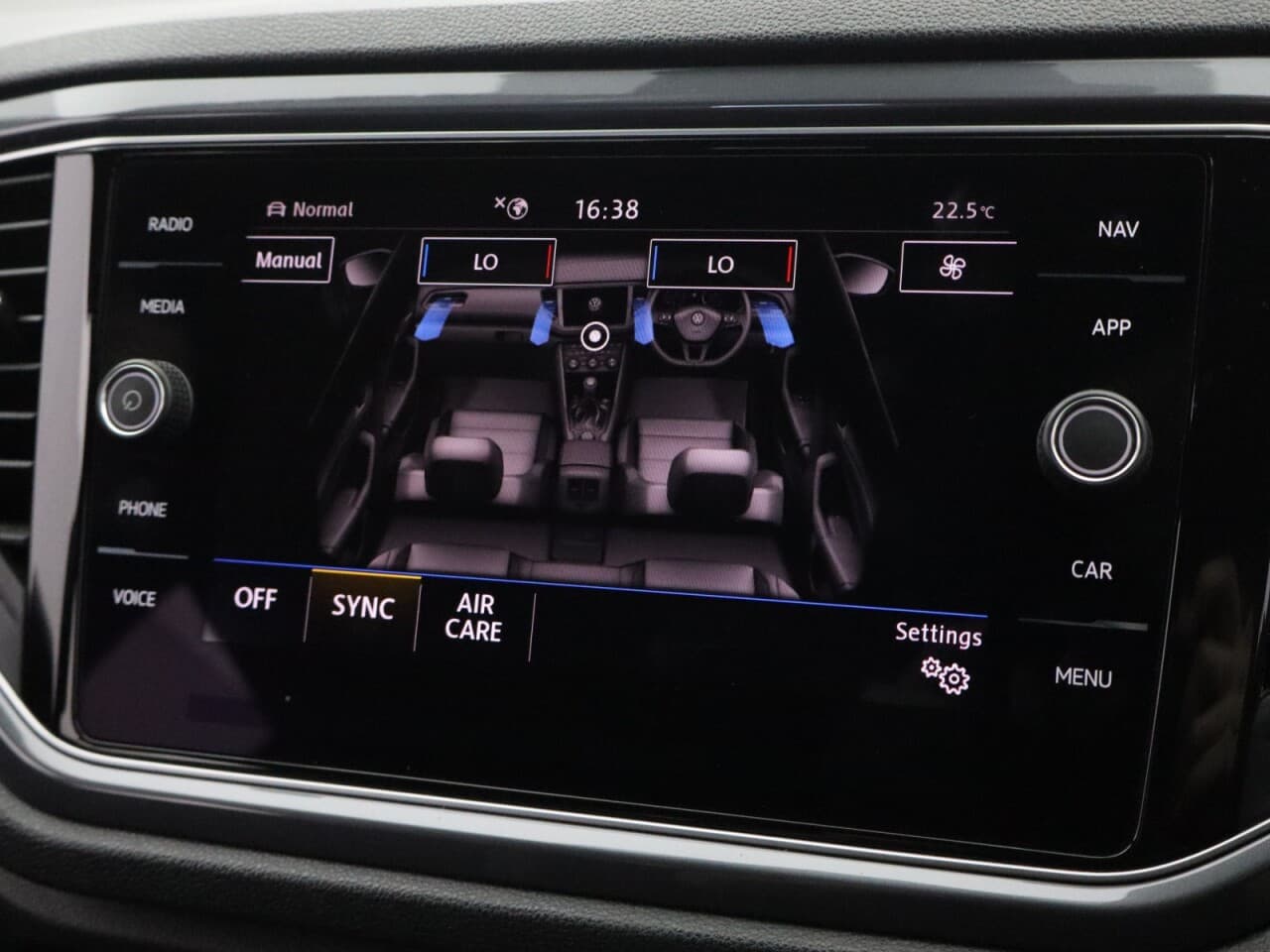 Volkswagen T-Roc 1.5 TSI GPF EVO R-Line — image 39
