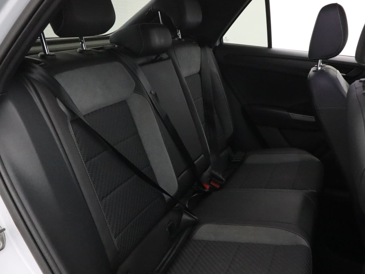 Volkswagen T-Roc 1.5 TSI GPF EVO R-Line — image 47