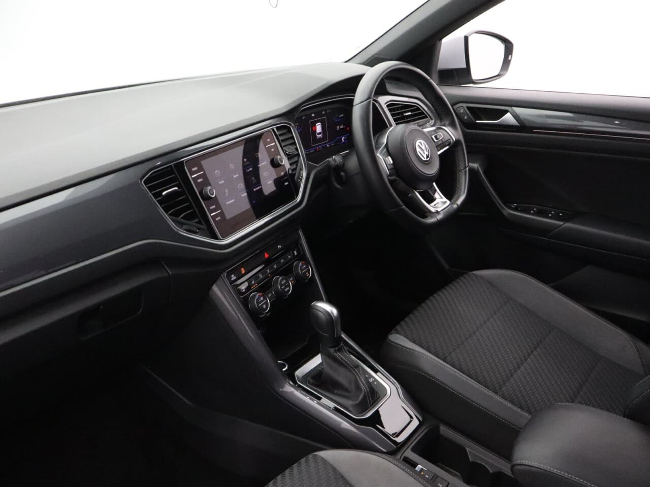 Volkswagen T-Roc 1.5 TSI GPF EVO R-Line — image 45