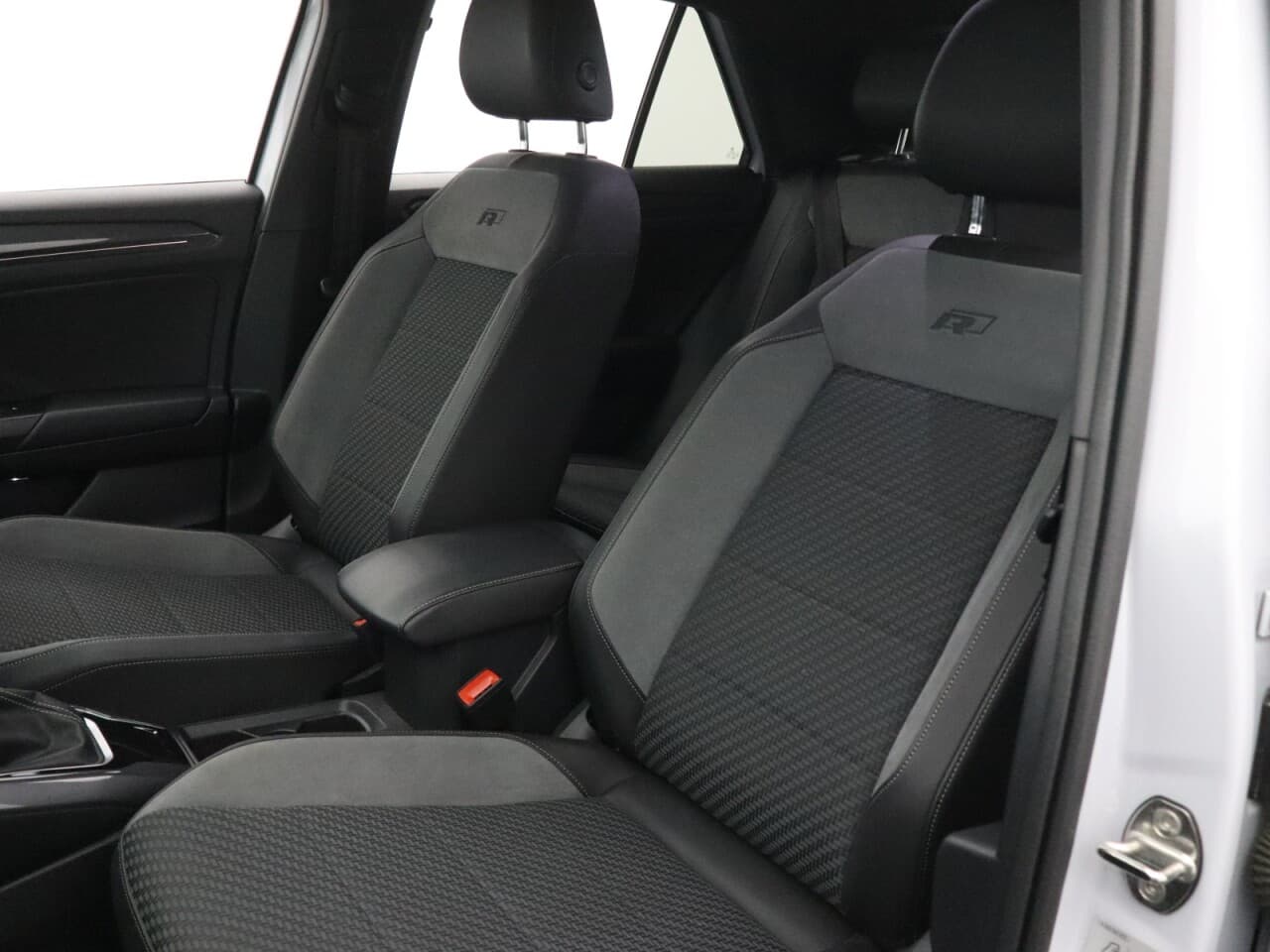 Volkswagen T-Roc 1.5 TSI GPF EVO R-Line — image 46