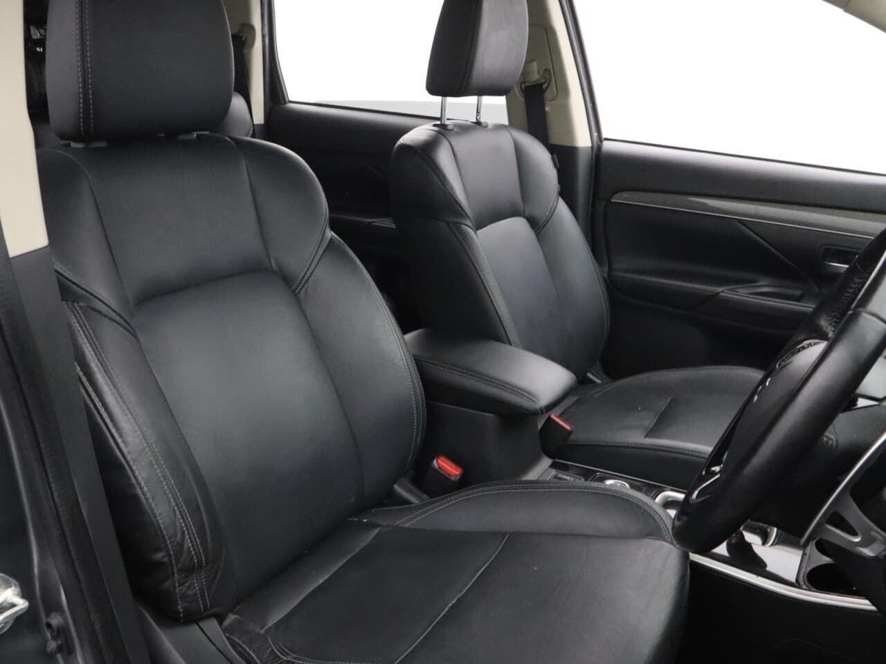 Mitsubishi Outlander 2.0 MIVEC Exceed — image 15