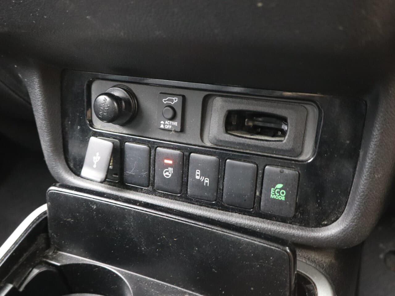 Mitsubishi Outlander 2.0 MIVEC Exceed — image 30