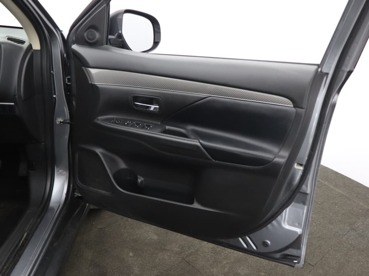 Mitsubishi Outlander 2.0 MIVEC Exceed — image 46