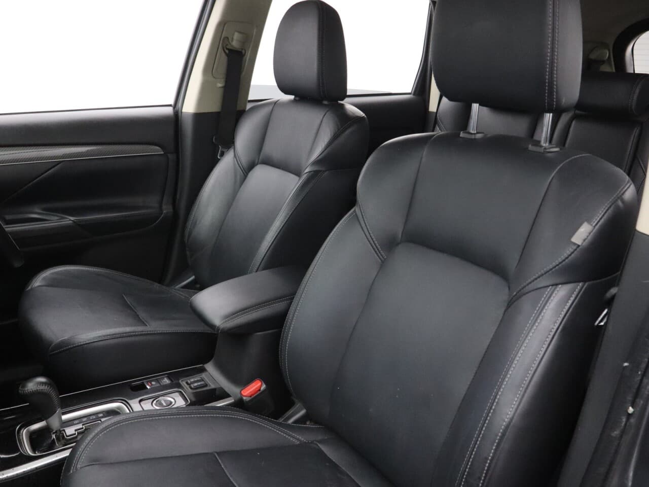 Mitsubishi Outlander 2.0 MIVEC Exceed — image 41