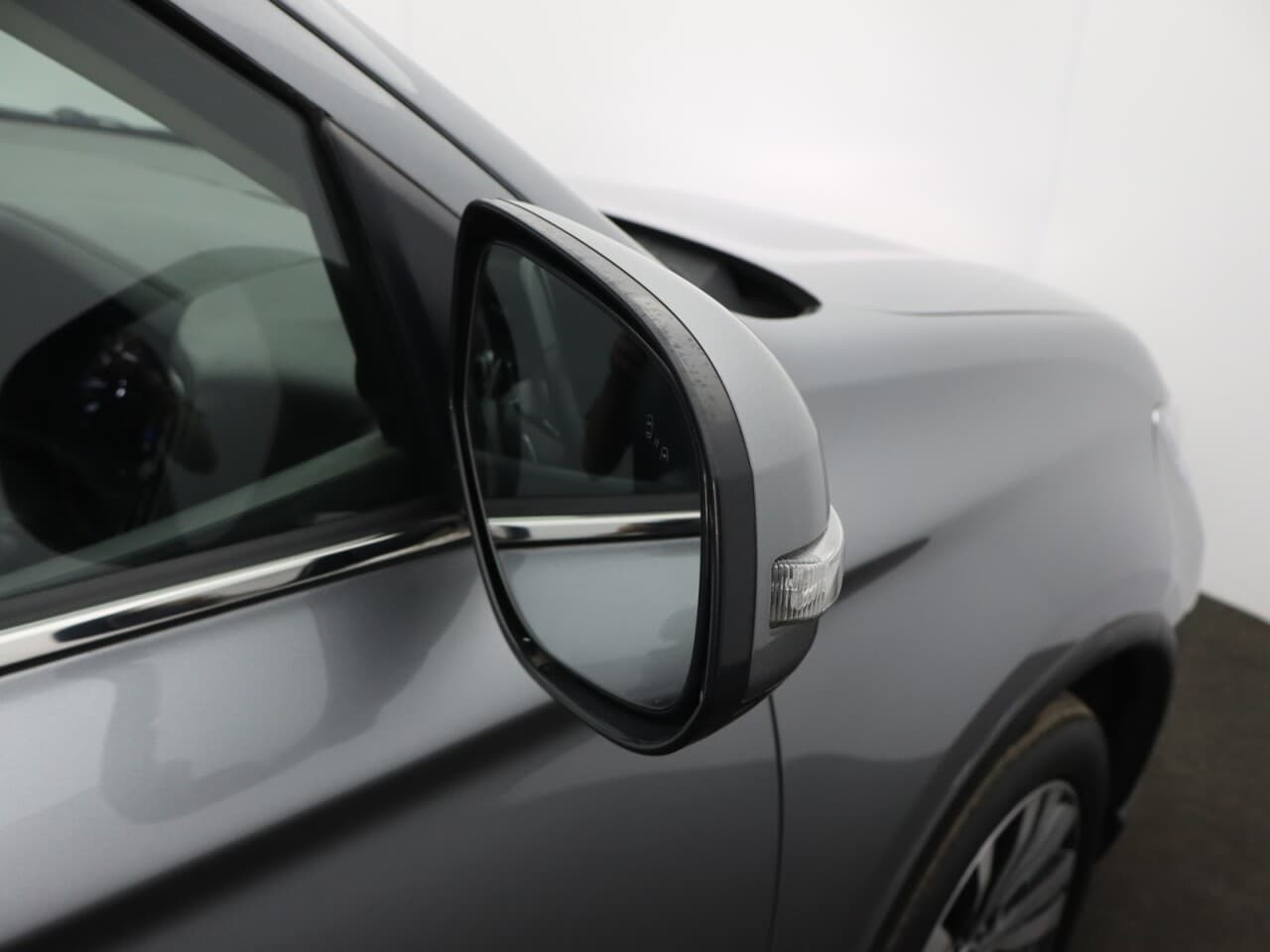 Mitsubishi Outlander 2.0 MIVEC Exceed — image 52