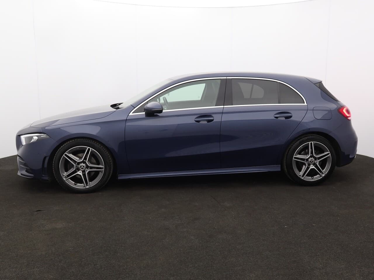 Mercedes-Benz A Class 1.5 A180d AMG Line (Executive) — image 6