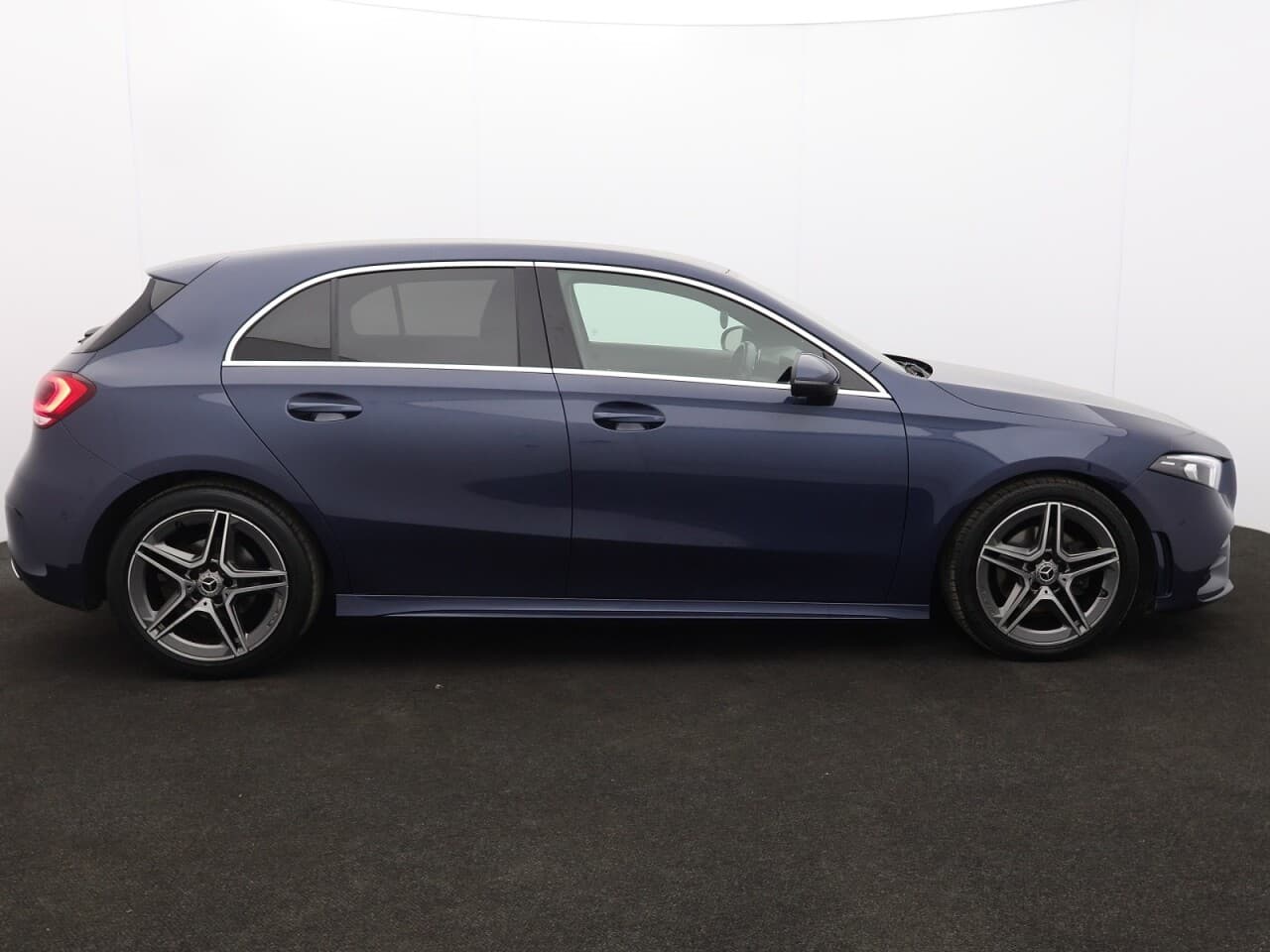 Mercedes-Benz A Class 1.5 A180d AMG Line (Executive) — image 11