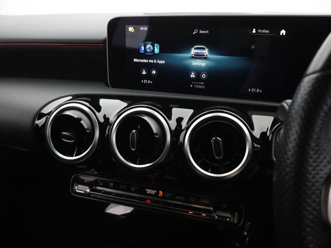 Mercedes-Benz A Class 1.5 A180d AMG Line (Executive) — image 22