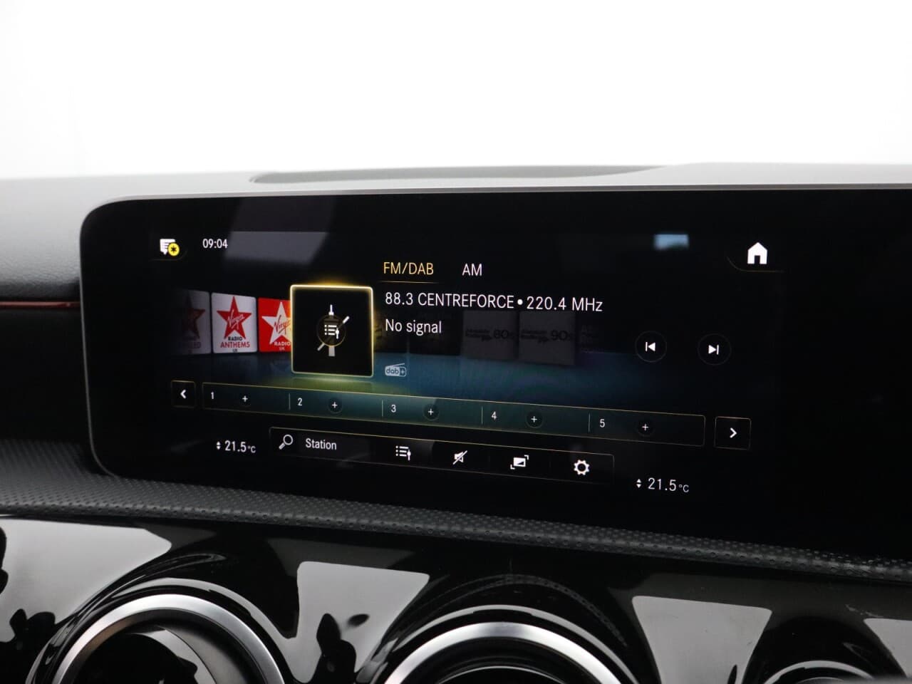 Mercedes-Benz A Class 1.5 A180d AMG Line (Executive) — image 33