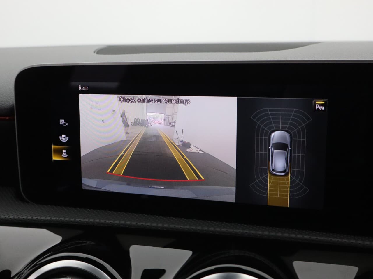 Mercedes-Benz A Class 1.5 A180d AMG Line (Executive) — image 34