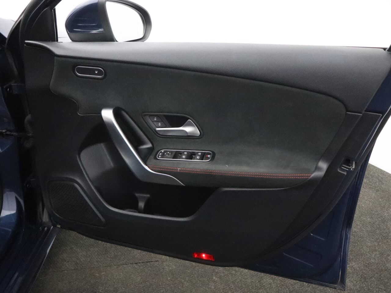 Mercedes-Benz A Class 1.5 A180d AMG Line (Executive) — image 46