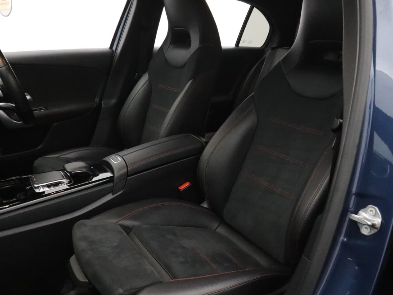 Mercedes-Benz A Class 1.5 A180d AMG Line (Executive) — image 42