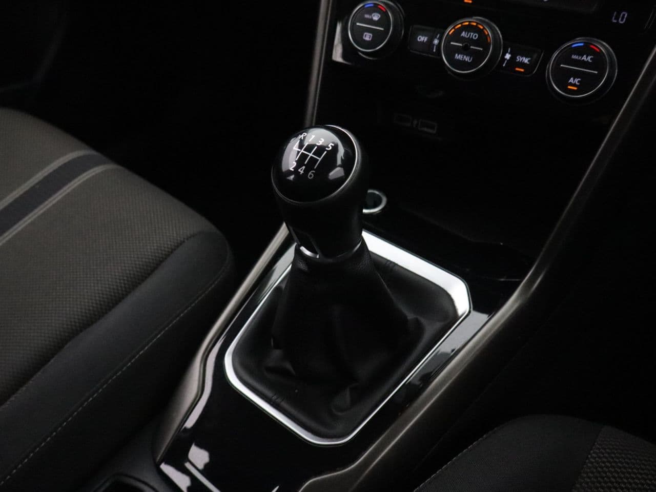 Volkswagen T-Roc 1.5 TSI GPF EVO Design — image 21