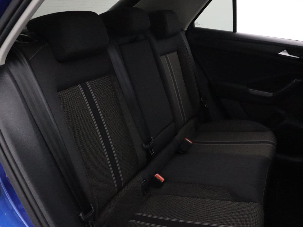 Volkswagen T-Roc 1.5 TSI GPF EVO Design — image 35