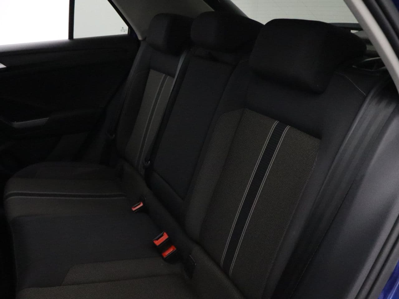 Volkswagen T-Roc 1.5 TSI GPF EVO Design — image 38