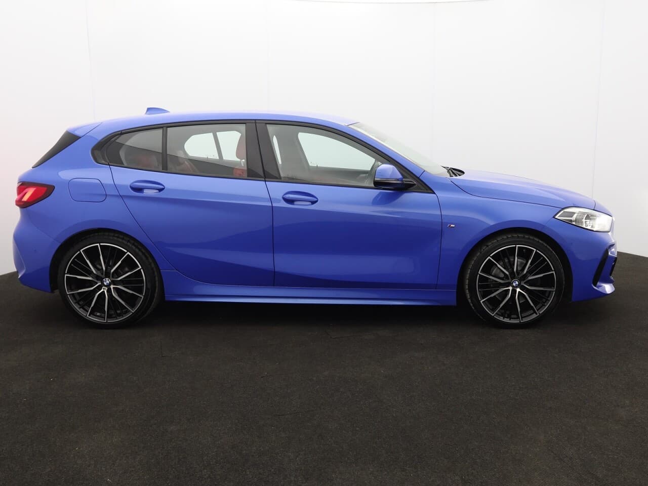 BMW 1 Series 1.5 118i M Sport — image 11