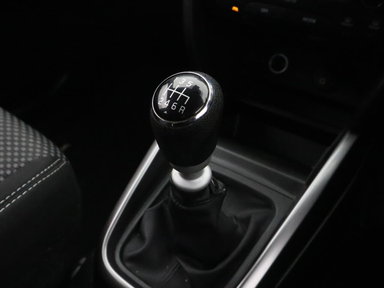 Suzuki Vitara 1.4 Boosterjet MHEV SZ-T — image 23