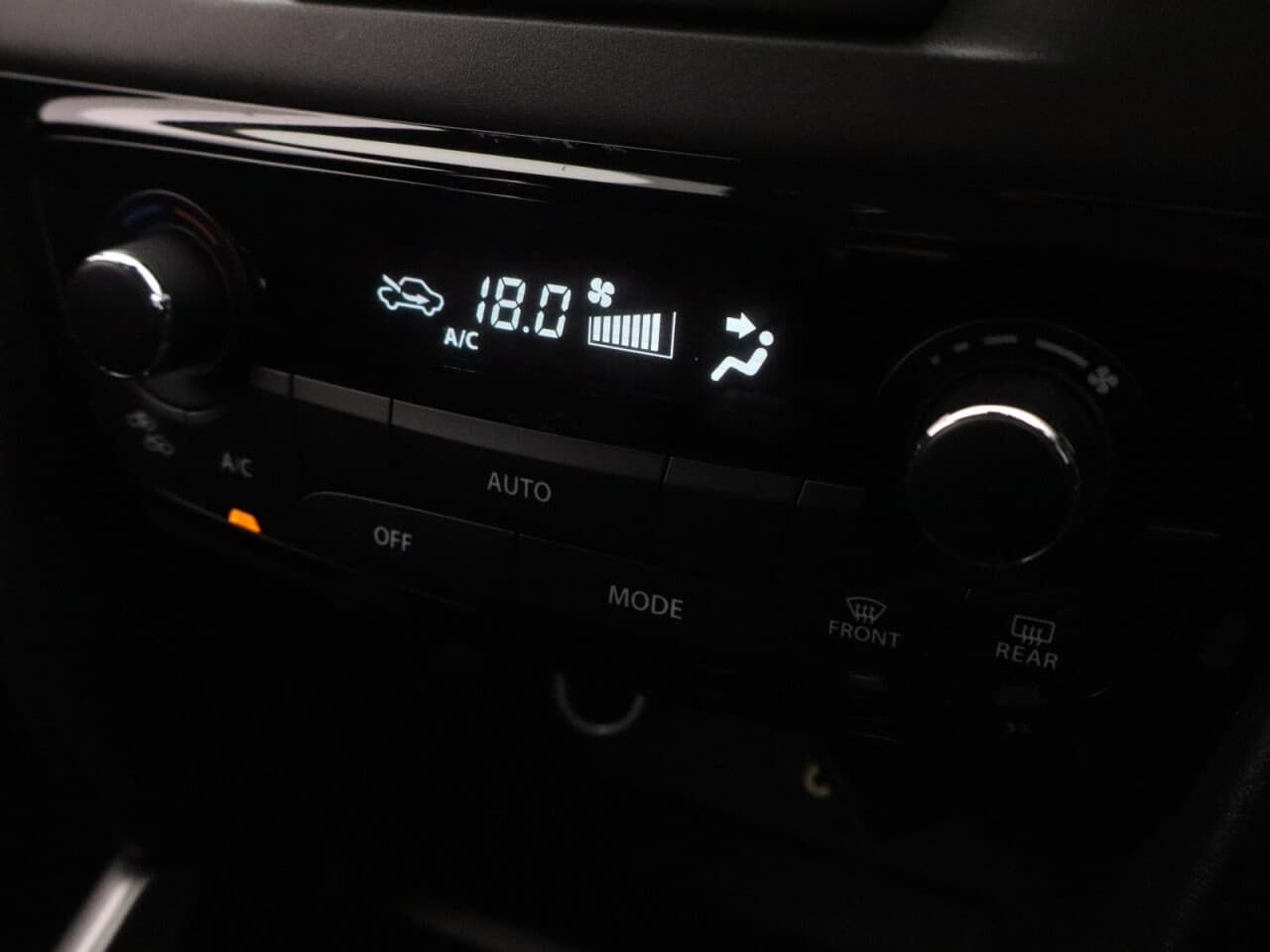 Suzuki Vitara 1.4 Boosterjet MHEV SZ-T — image 26
