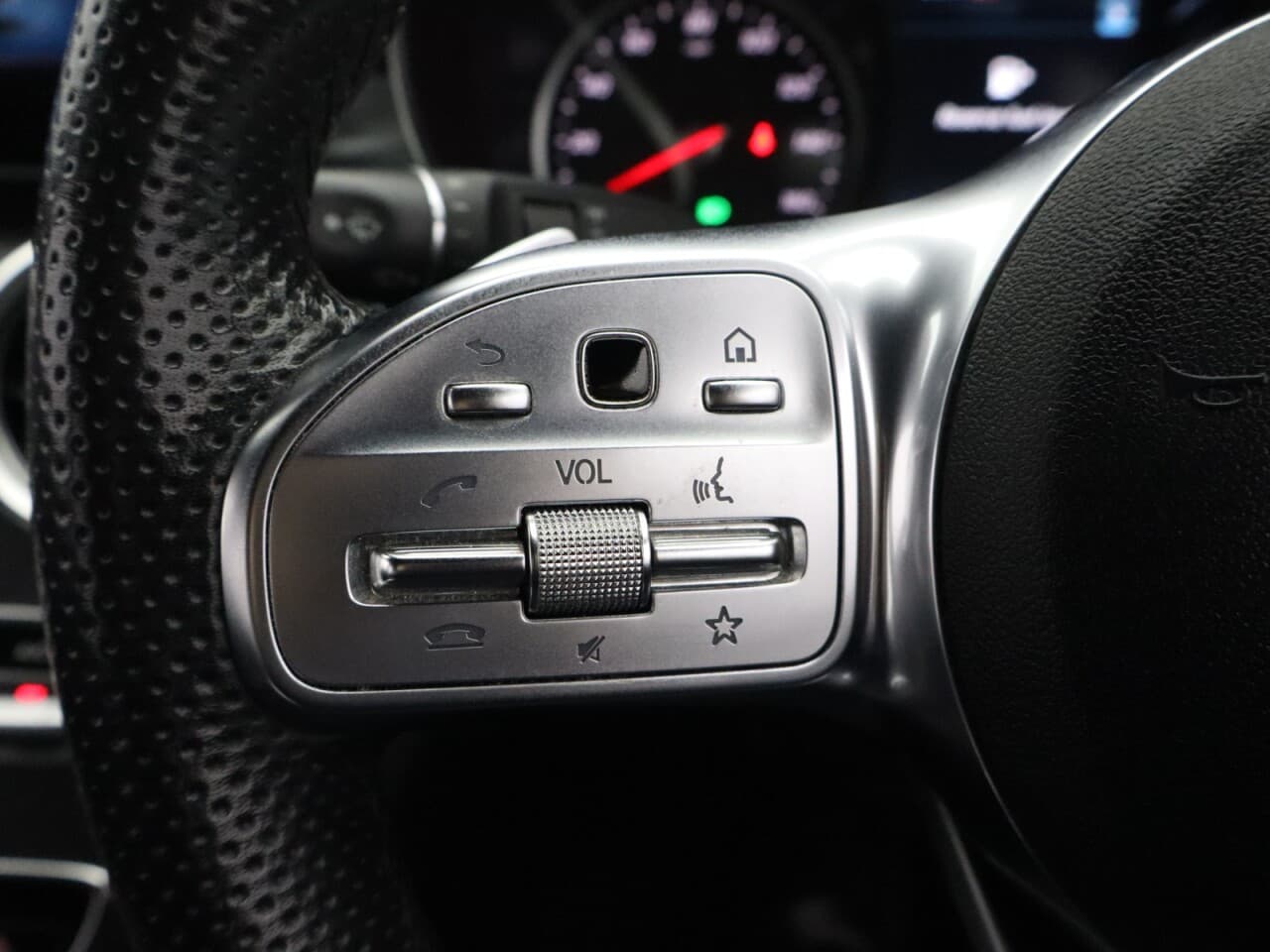 Mercedes-Benz C Class 1.5 C200 MHEV EQ Boost AMG Line — image 17
