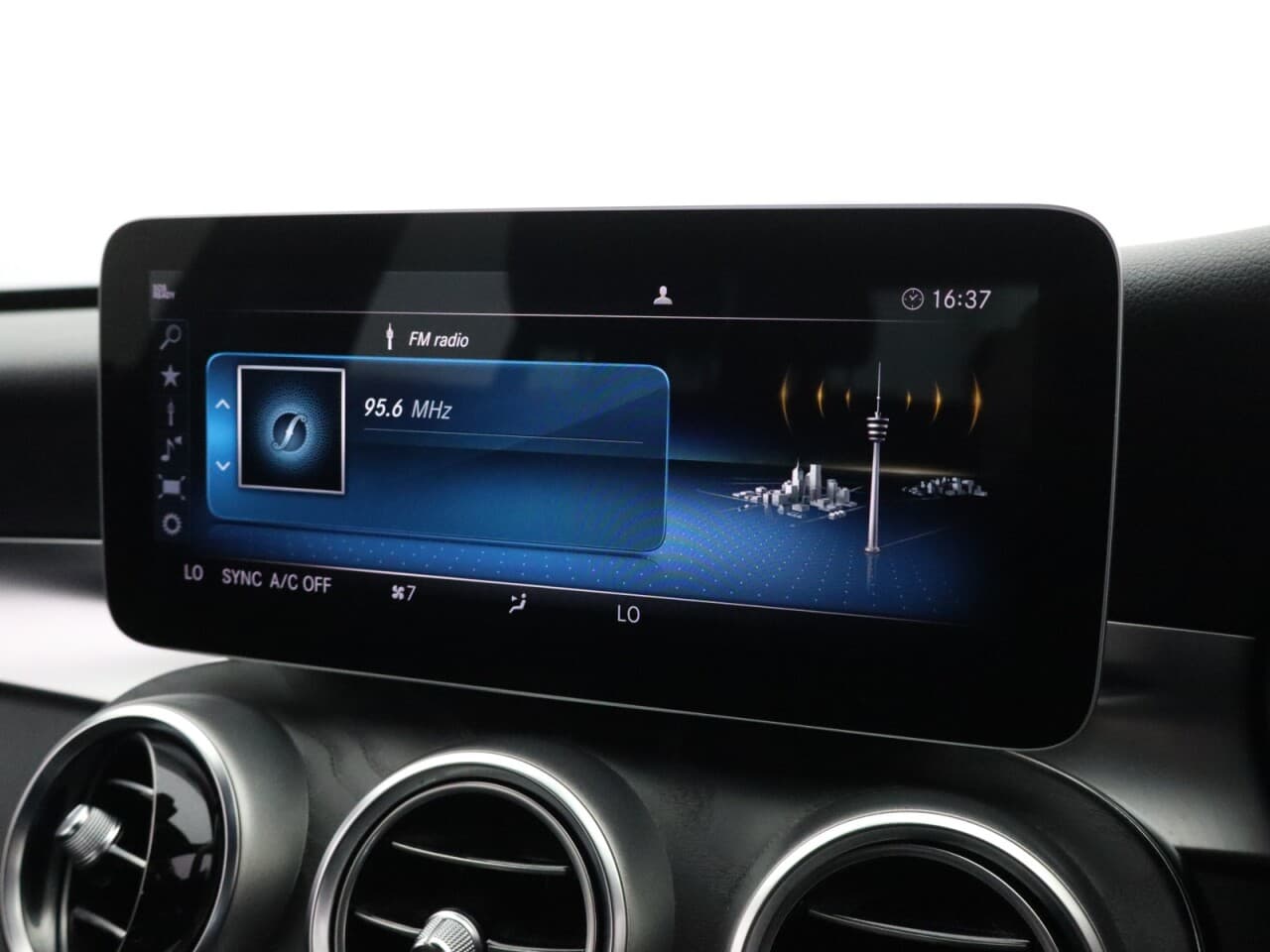 Mercedes-Benz C Class 1.5 C200 MHEV EQ Boost AMG Line — image 28